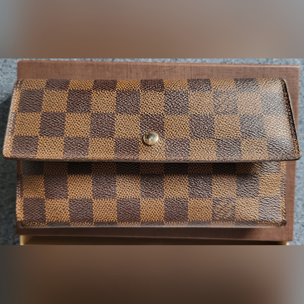 Louis Vuitton Sarah Wallet